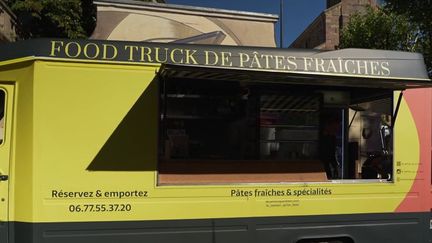 Gastronomie : une candidate de Masterchef sillonne les villes à bord de son food truck (FRANCE 2)