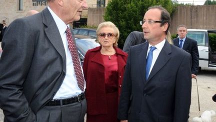 Jacques Chirac et François Hollande à Sarran le 11 juin 2011. En arrière-plan, au milieu, Bernadette Chirac (AFP - JEAN PIERRE MULLER)