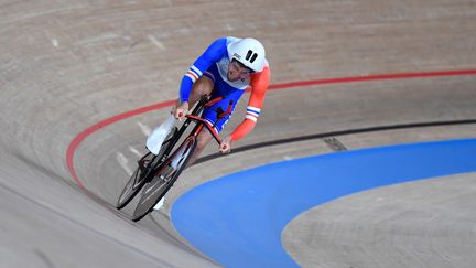 Le Français Dorian Foulon s'empare du record du monde de la poursuite C5 en 4'18"274. Il visera la médaille d'or lors de la finale.