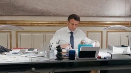 Lundi 20 juin, le journaliste Guillaume Daret, en direct de l’Élysée, à Paris, est revenu sur l’échec de la majorité présidentielle à l’issue des élections législatives.&nbsp; (FRANCE 2)