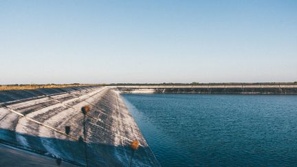 La préfète des Deux-Sèvres Emmanuelle Dubée assure à France Bleu Poitou ce lundi 6 mars que les 16 bassines d'eau prévues dans le départements seront bien construites. (DELPHINE LEFEBVRE / HANS LUCAS)