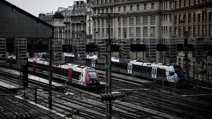 La gare Saint-Lazare, à Paris, le 13 décembre&nbsp; 2019, neuvième jour de grève contre la réforme des retraites.&nbsp; (PHILIPPE LOPEZ / AFP)