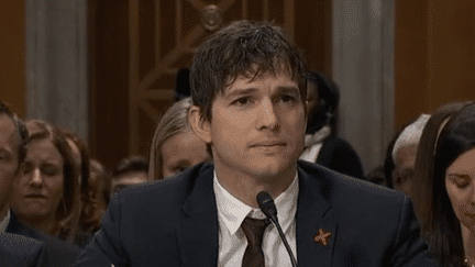 Ashton Kutcher, ému aux larmes, dénonce le tourisme sexuel