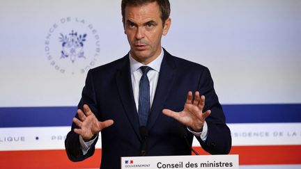 Olivier Véran gives a report from the Council of Ministers, at the Elysée Palace in Paris, September 20, 2023. (LUDOVIC MARIN / AFP)