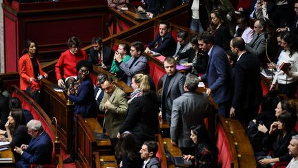 Les députés LFI quittent l'hémicycle de l'Assemblée nationale à l'annonce du 49.3 du gouvernement, le 2 décembre 2024. (THOMAS PADILLA / MAXPPP)