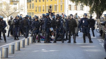 Une femme de 73 ans grièvement blessée lors de la manifestation des "gilets jaunes" à Nice, le 23 mars 2019. (ROLAND MACRI / MAXPPP)