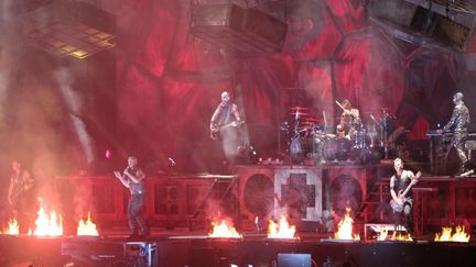 Les Allemands de Rammstein ont mis le feu lors de la première journée des Vieilles Charrues.
 (PhotoPQR/Le Télégramme/F.Destoc)