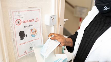 Un cabinet de médecine généraliste, le 14 février 2023, à Champigny-sur-Marne (Val-de-Marne). (ALINE MORCILLO / HANS LUCAS / AFP)