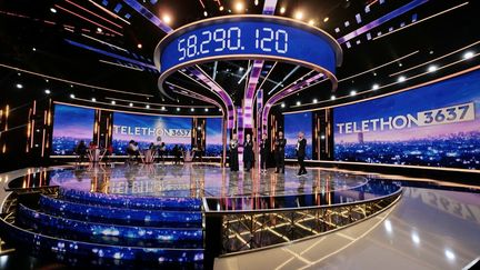 Une photo de l'édition 2020 du Téléthon, diffusée par France Télévisions, le 5 décembre 2020. (GILLES GUSTINE / FRANCE TELEVISIONS / AFP)