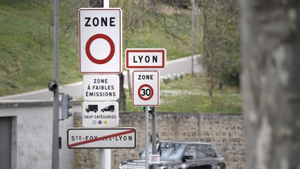 Zone à faibles émissions (ZFE) à Lyon, le 30 mars 2022. (JOËL PHILIPPON / MAXPPP)