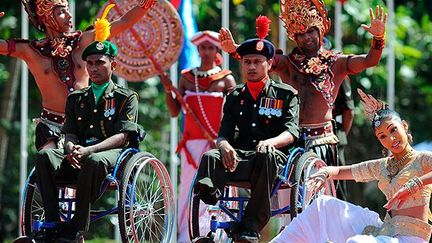 Des vétérans sri-lankais, lors de l'inauguration d'un centre de soins pour anciens combattants à Kurunegala, le 22 janvier 2013.  (AFP PHOTO/ Ishara S. KODIKARA)