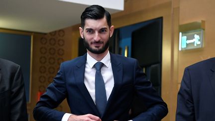 Maxence Creusat arrive au Sénat pour être auditionné, mercredi 12 septembre.&nbsp; (BERTRAND GUAY / AFP)