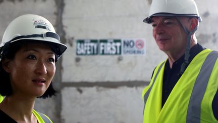 Fleur Pellerin et Jean Nouvel sur le chantier du Louvre d'Abou Dhabi (4 novembre 2014)
 (Marwan Naamani / AFP)