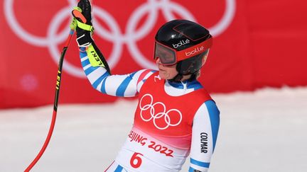 Tessa Worley à l'arrivée du Super-G des Jeux olympiques de Pékin, le 11 février 2022. (DIMITAR DILKOFF / AFP)