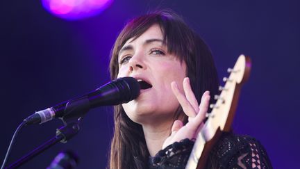 Julia Stone sur la scène du Gurten music festival en Suisse, en juillet 2018 (ANTHONY ANEX / KEYSTONE)