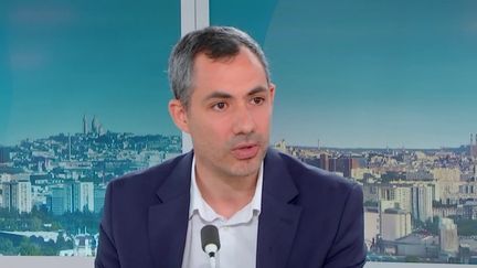 Le député LFI Sébastien Delogu a été exclu de l’Assemblée nationale pendant 15 jours après avoir brandi un drapeau palestinien dans l’hémicycle mardi 28 mai. (franceinfo)