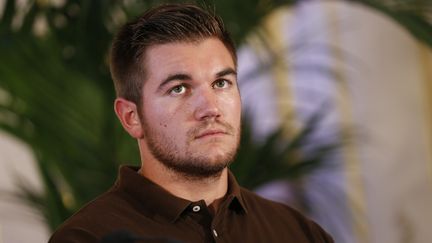 L'Am&eacute;ricain Alek Skarlatos, le 23 ao&ucirc;t 2015 &agrave; l'ambassade des Etats-Unis, &agrave; Paris.&nbsp; (THOMAS SAMSON / AFP)