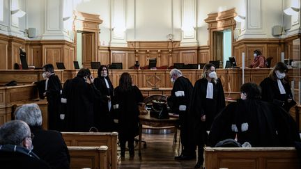 La salle d'audience de la cour d'assise de Saintes (Charente-Maritime), où se déroule&nbsp;le procès de Joël Le Scouarnec, le 30 novembre 2020. (PHILIPPE LOPEZ / AFP)