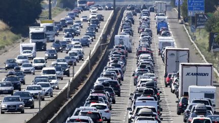 La circulation sur l'autoroute A7, près de Vienne (Isère), le 4 août 2018.&nbsp; (PHILIPPE DESMAZES / AFP)