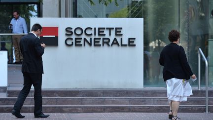 Devant le siège de la Société Générale, à La Défense, le 6 août 2013. (MUSTAFA YALCIN / ANADOLU AGENCY / AFP)