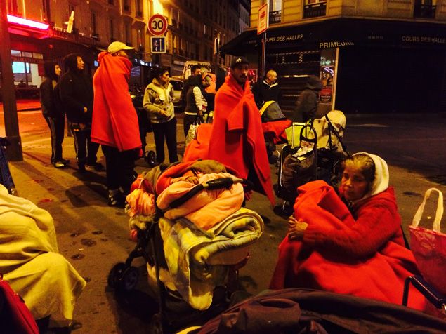 &nbsp; ("Il fait très froid ce soir à Paris" © RF/ Hélène Lam Trong)