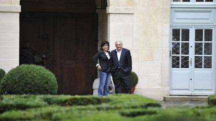 Dominique Strauss-Kahn et Anne Sinclair devant chez eux place des Vosges à Paris (septembre 2011)
 (Johanna Leguerre / AFP)