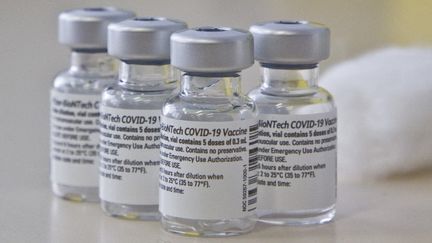 Covid-19 : pourquoi l’Académie de médecine préconise une vaccination obligatoire pour tous