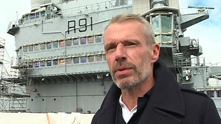 Lambert Wilson en visite sur le Charles de Gaulle
 (France 3 / Culturebox)