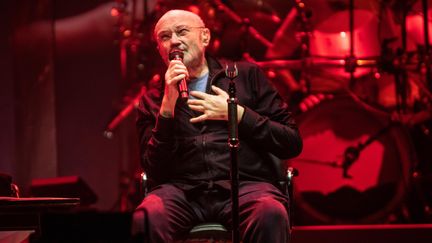 Phil Collins sur scène&nbsp;lors d'un concert de Genesis le 28 septembre 2021 au Leeds Arena, en Angleterre (AVALON / MAXPPP)