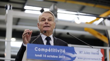 Jean-Marc Ayrault le 15 octobre 2012 &agrave; Bouguenais, &agrave; l'IRT de Jules-Verne, sur la comp&eacute;titivit&eacute;. (JEAN-SEBASTIEN EVRARD / AFP)