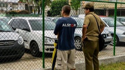 Concessionnaire automobile à La Havane, le 3 janvier 2014. (AFP/ Adalberto Roque)