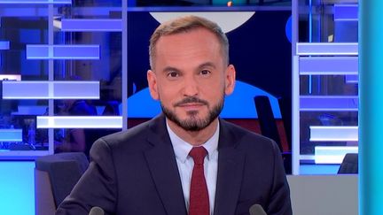 Le JT de&nbsp;franceinfo soir&nbsp;du mardi 4 octobre&nbsp;2022 présenté par&nbsp;Jean-Christophe Galeazzi sur franceinfo est consultable en ligne en replay pour voir et revoir ce journal télévisé qui décrypte l'actualité. Retrouvez les dernières infos de la semaine, les grands reportages, l'Eurozapping, les interviews et les explications de la rédaction sur toute l’actualité nationale et internationale. (FRANCEINFO)