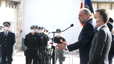 Le ministre de la Justice Eric Dupond-Moretti lors d'une visite de la maison centrale de Clairvaux, mardi 22 septembre 2020 à&nbsp;Ville-sous-la-Ferté (Aube). (FRANCOIS NASCIMBENI / AFP)