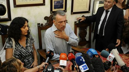 &nbsp; (Naghemeh et Brett King, les parents du petit Ashya, lors de leur conférence de presse à Séville. © Raúl Caro/EFE/MAXPPP- SEVILLA Spain)