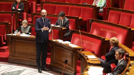 Le Premier ministre à l'Assemblée nationale, qui fonctionne en mode restreint, le 19 mars 2020. (LUDOVIC MARIN / AFP)