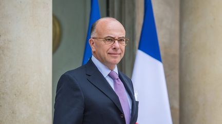 Le ministre de l'Intérieur Bernard Cazeneuve à la sortie du palais de l'Elysée à Paris, le 19 octobre 2016. (MAXPPP)