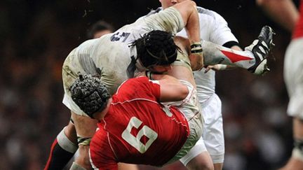 Plaquage aérien de l'Anglais Palmer sur le gallois Lydiate