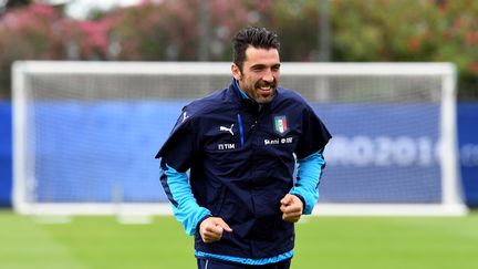 Gianluigi Buffon à l'entraînement pendant l'Euro (VINCENZO PINTO / AFP)