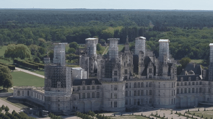 Patrimoine : le toit du château de Chambord en rénovation (France 2)