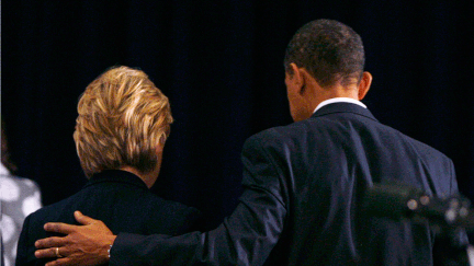 &nbsp; (Hillary Clinton et Barack Obama, qui reste populaire auprès de l'électorat démocrate, feront campagne ensemble dès la semaine prochaine à Green Bay, dans le Wisconsin © Reuters)