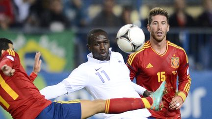 Moussa Sissoko face à Pedro Rodriguez lors d'Espagne-France, en octobre dernier (PIERRE-PHILIPPE MARCOU / AFP)