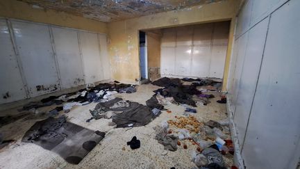 Une cellule de la prison de Saydnaya à Damas, où les détenus s'entassaient par dizaine avant la chute du régime de Bachar al-Assad, le 8 décembre 2024. (AURELIEN COLLY / RADIO FRANCE)