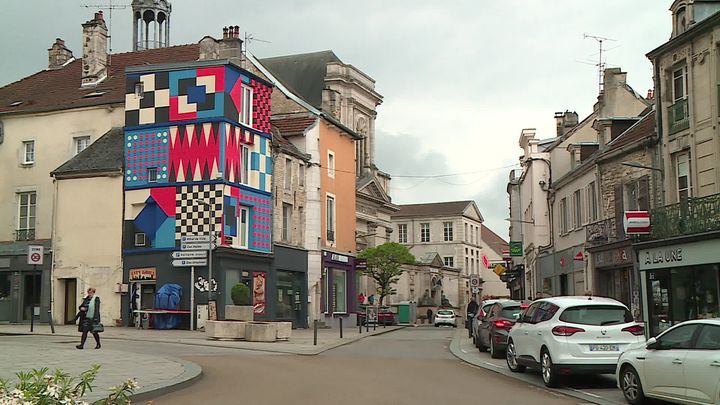 "Surface Jouable" la fresque de Justine Figueiredo a été inaugurée en novembre 2021 à l’angle des rues Victoire de la Marne et du Docteur Michel à Chaumont. (France 3 Champagne-Ardenne)