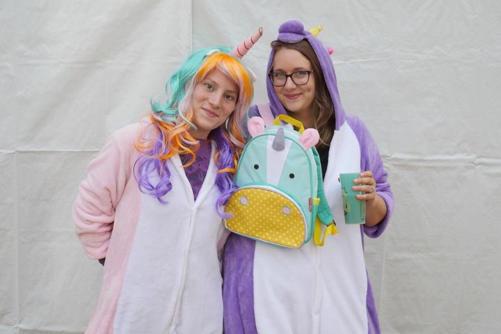 Sandra (à gauche) et Clémence (à droite) sont venus à Rock en Seine pour voir Die Antwoord. 
 (Medhi Weber)