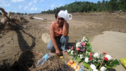 Cette femme, photographi&eacute;e &agrave; Iligan (Philippines) le 22 d&eacute;cembre 2011, a perdu deux proches dans la temp&ecirc;te Washi. (NOEL CELIS /&nbsp;AFP PHOTO)