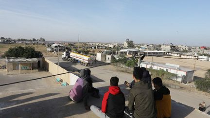 Palestinians see trucks bringing fuel arriving in the Gaza Strip, November 24, 2023 in Rafah.  (ABED RAHIM KHATIB / ANADOLU / AFP)