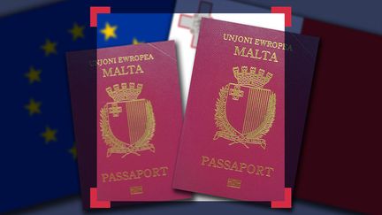 Des passeports de la République de Malte avec le drapeau de l'île ainsi que de l'Union européenne en fond. (RADIO FRANCE / MARTIN BROYER)