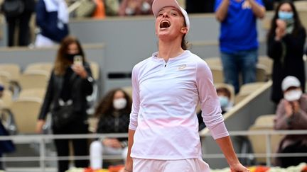 Iga Swiatek remporte Roland-Garros 2020 (MARTIN BUREAU / AFP)