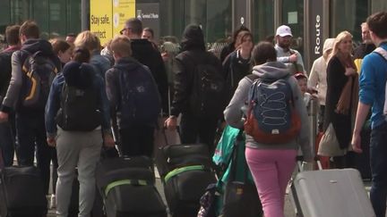 Avec un quart des vols annulés, le trafic aérien de l’aéroport de Roissy-Charles-de-Gaulle est perturbé ce jeudi 9 juin. (FRANCEINFO)