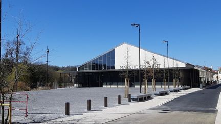 Le marché couvert de Bar-le-Duc était le seul ouvert du département de la Meuse, mardi 24 mars 2020.&nbsp; (BENJAMIN THUAU / RADIO FRANCE)